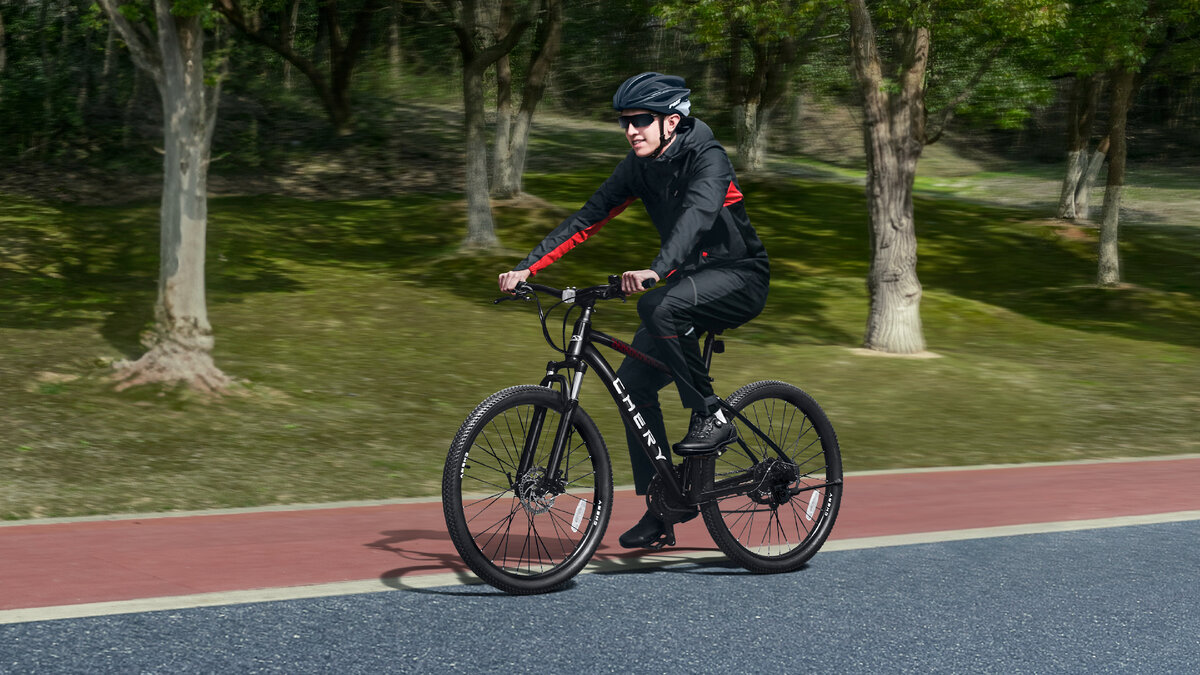 Городской велосипед от компании CHERY предназначен для пользователей старше 16 лет. Его можно использовать для езды по асфальту, перемещения на короткие дистанции и прогулок по парку.