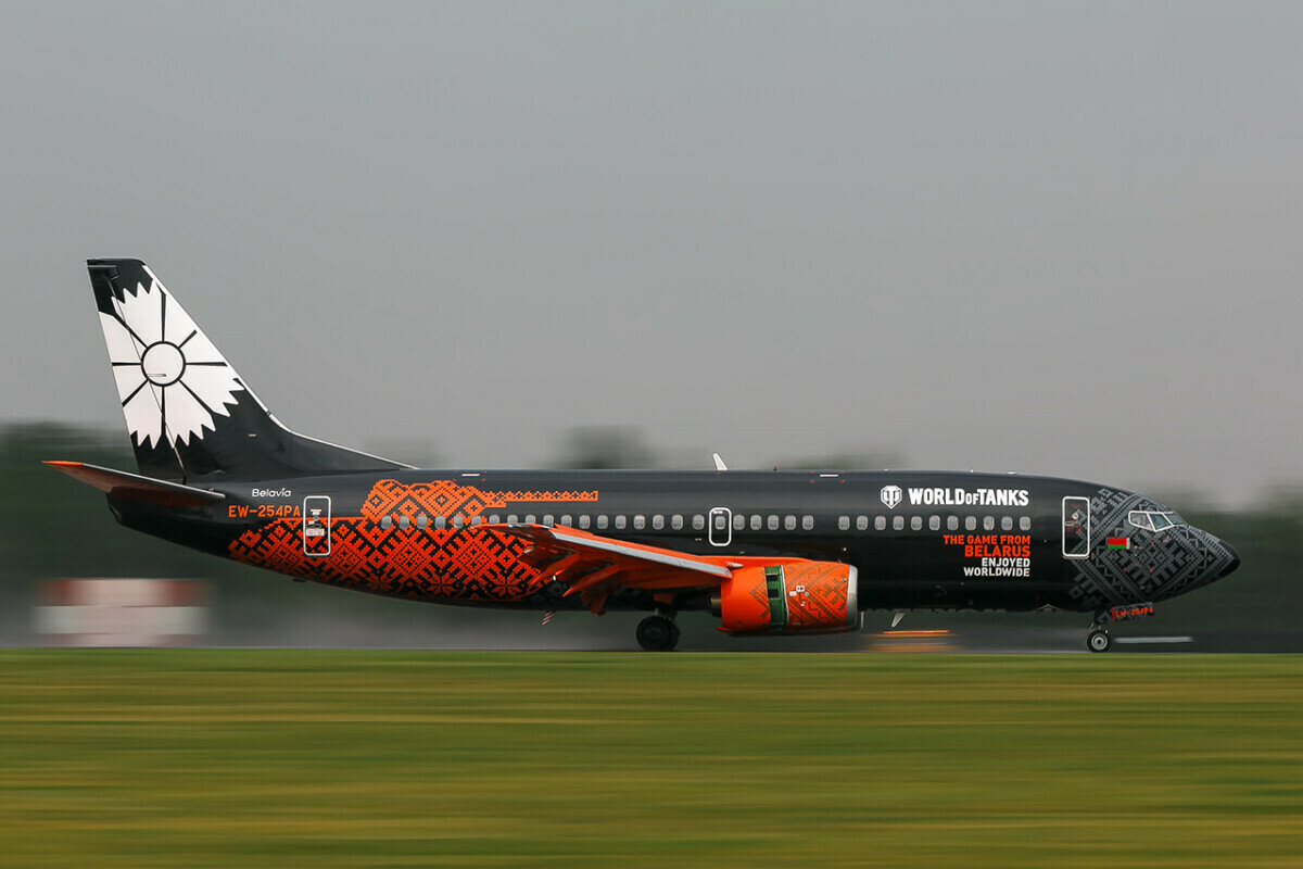"Танколет" — все? С известного самолета Belavia убрали рекламные надписи игры World of Tanks