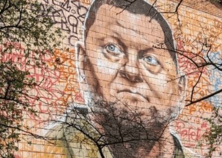    Из Залужного делают культ героя. Огромный мурал в Киеве с его портретом поставил новый рекорд Украины