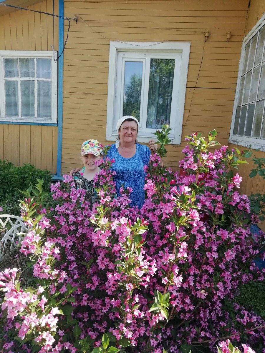 Яркое пятно в саду