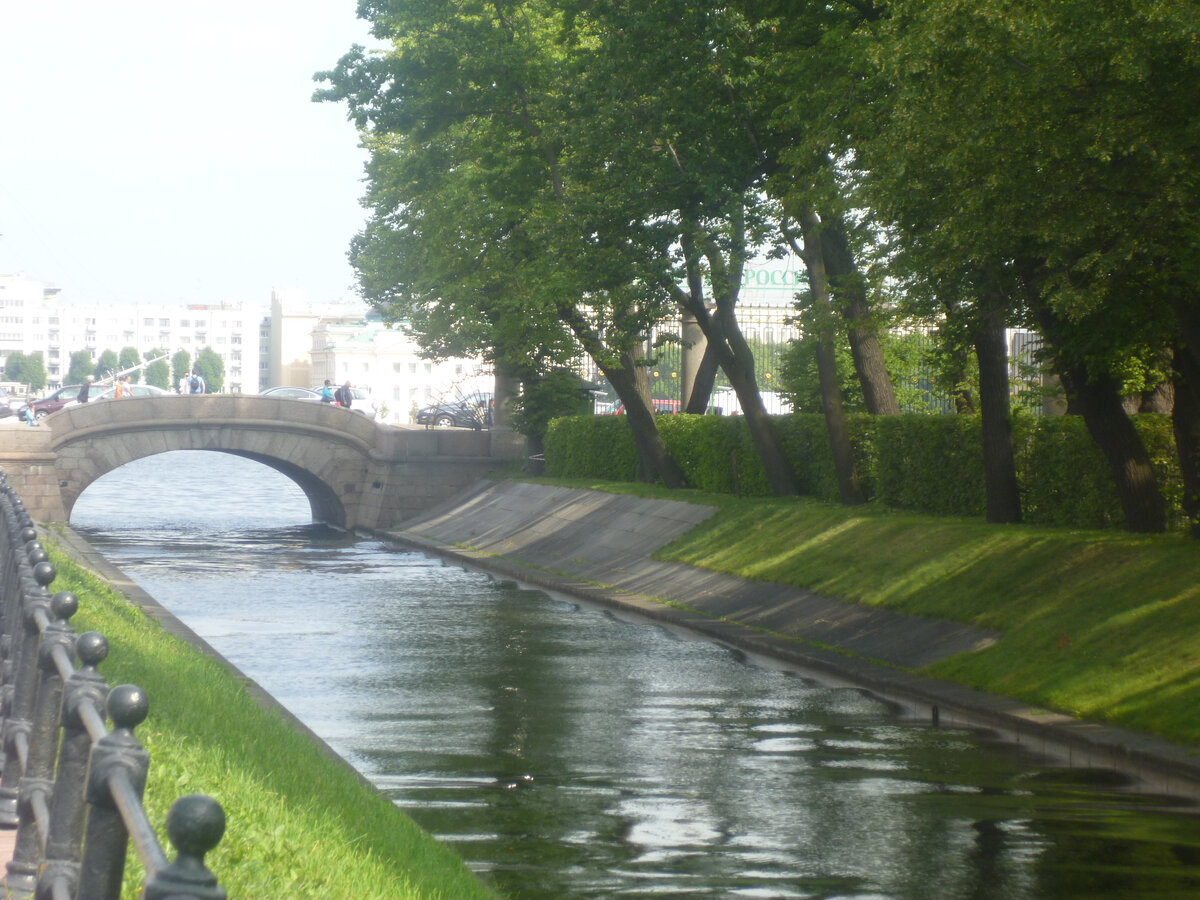 Лебяжий канал и Лебяжий мост