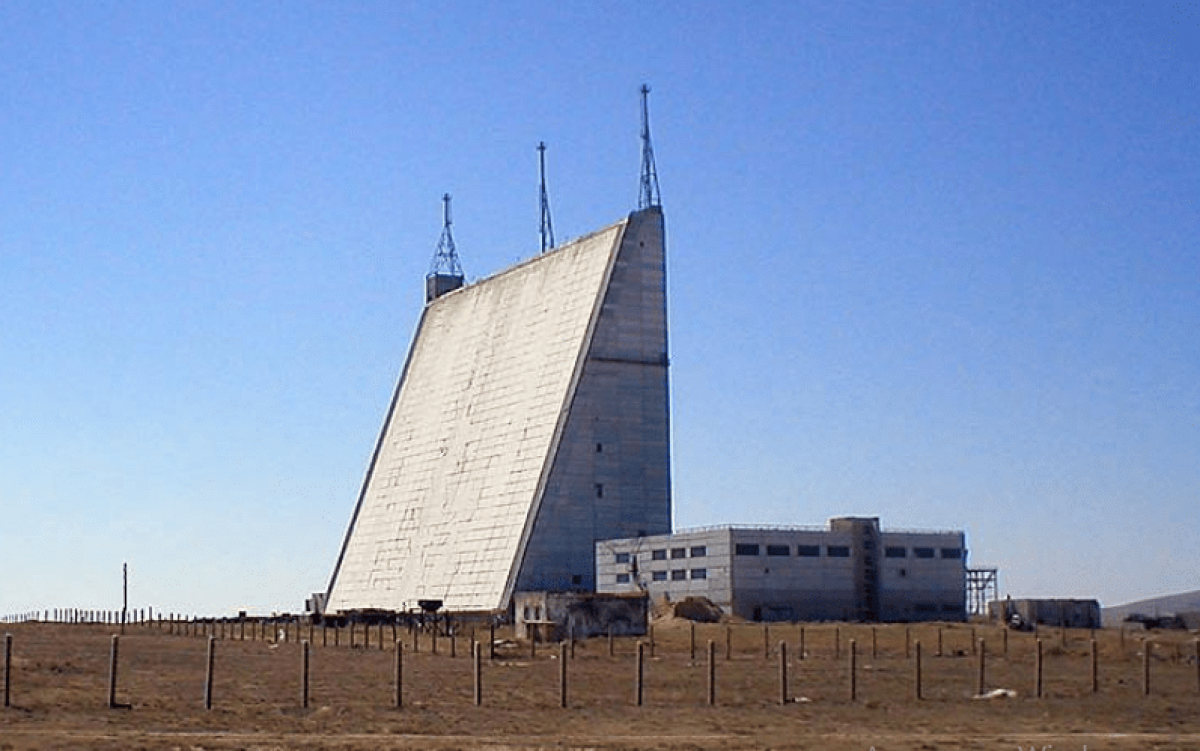 Радар ДРЛО "Дарьял" на озере Балхаш