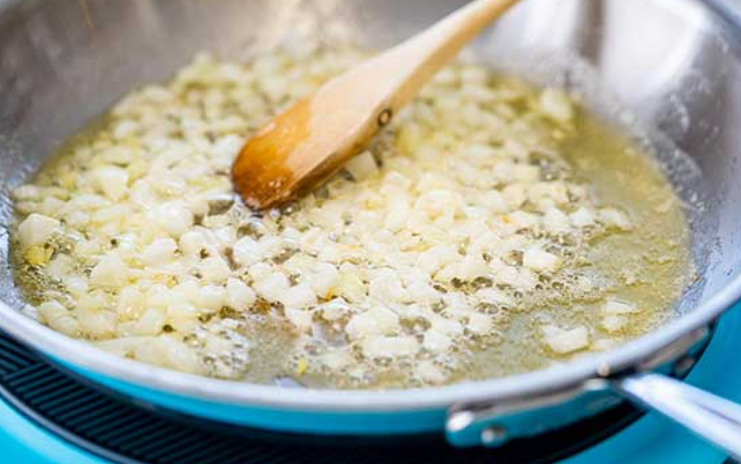 Лучок и чесночок в масле