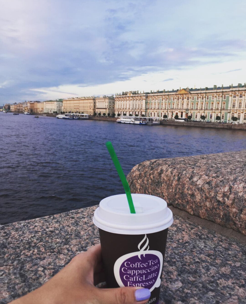 Фото сделано в первый день переезда в СПб)