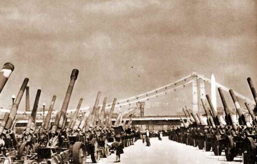Выставка трофейной техники в Москве в 1943 году.