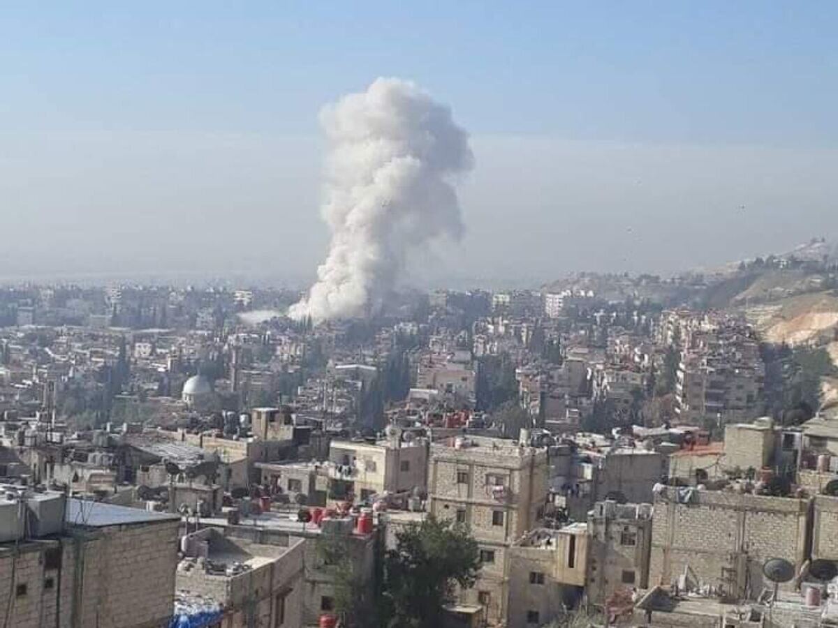    Дым на месте взрыва в Дамаске, Сирия© фото очевидца