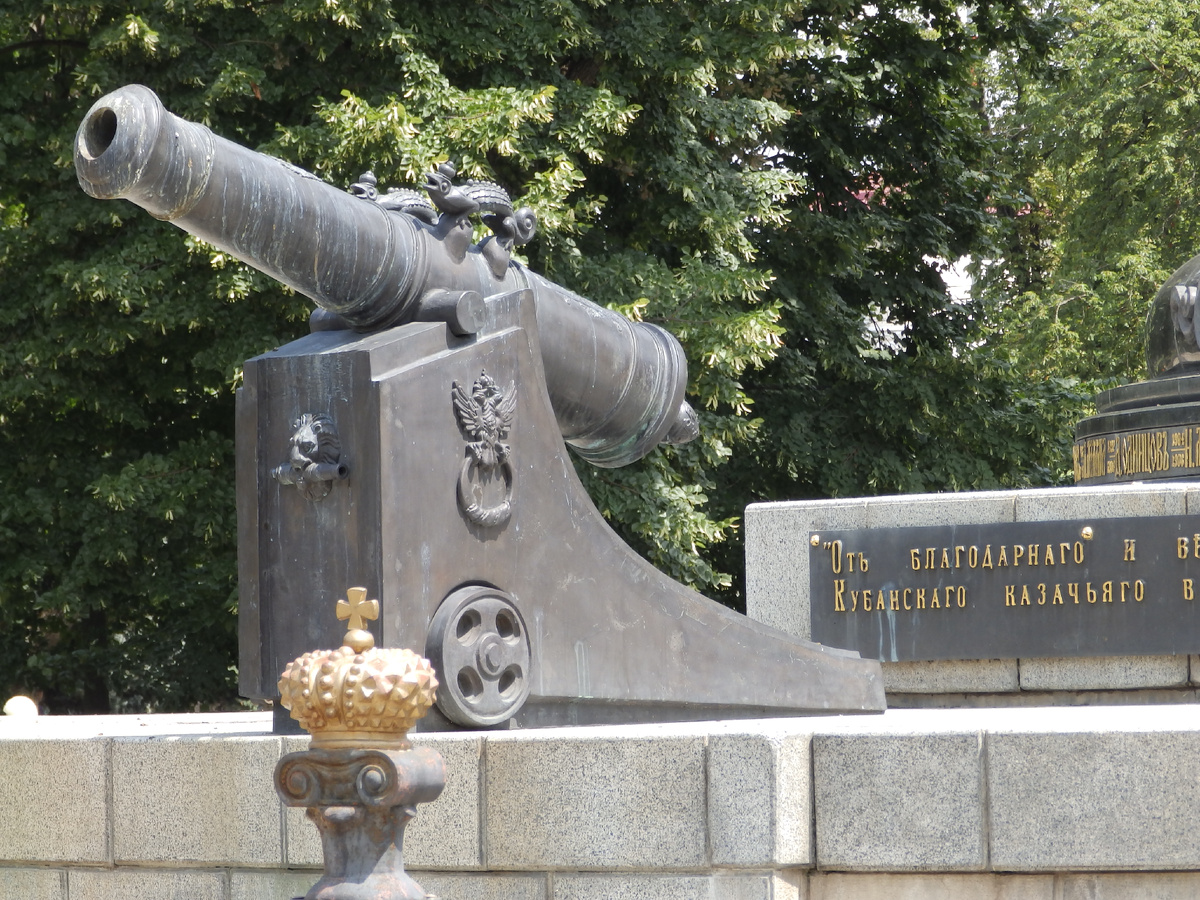 Краснодар/Екатеринодар. Боевой фрагмент памятника  Екатерине Великой. Источник: фото автора.
