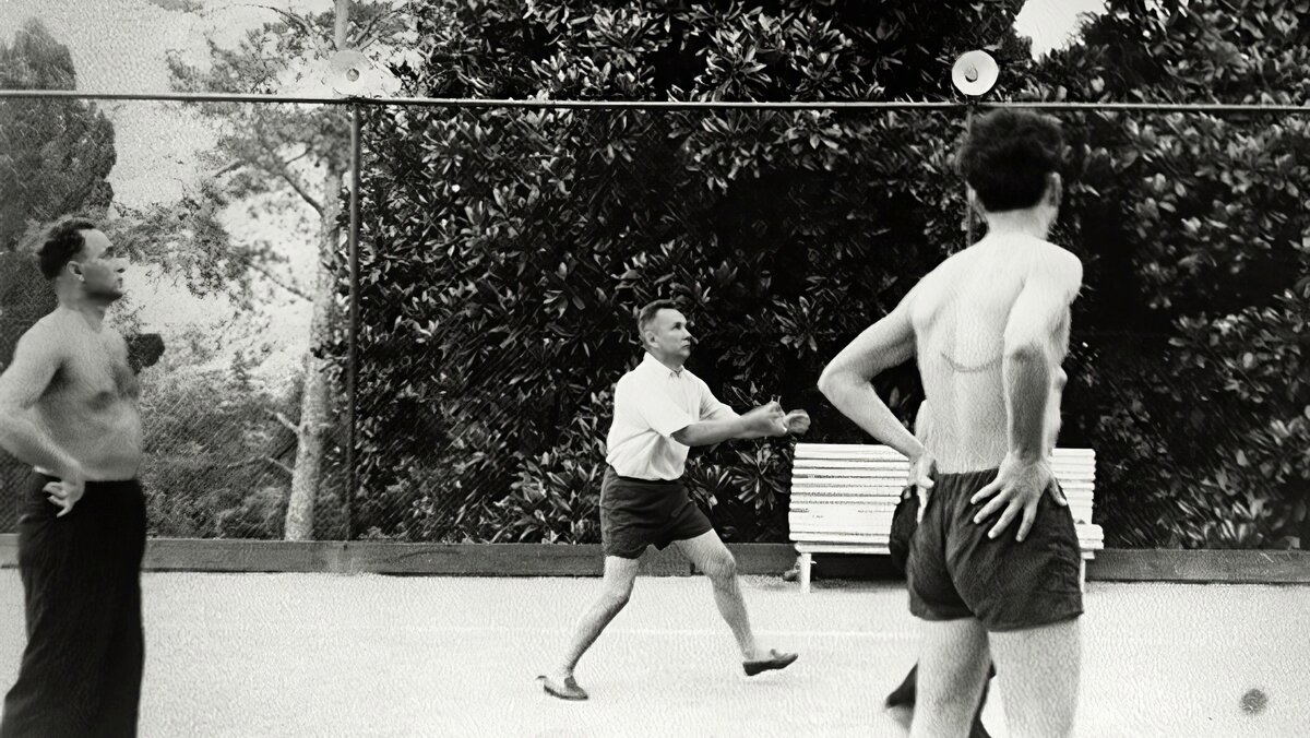 В редкие минуты отдыха. Архангельское, начало 1960-х гг. Архив семьи А.Н. Косыгина