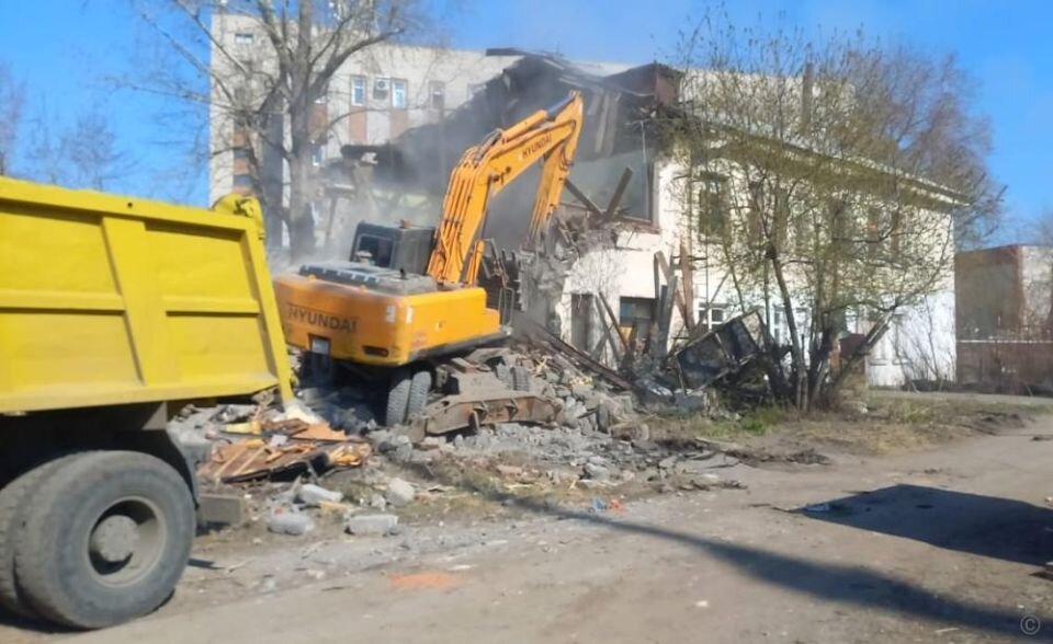    Снос дома. Источник: Пресс-центр городской администрации