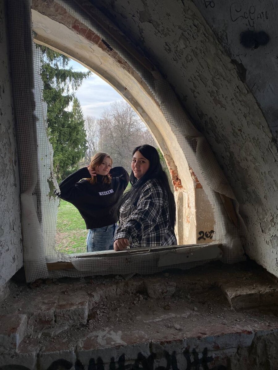 Прошлым летом ездили в заброшенную усадьбу.