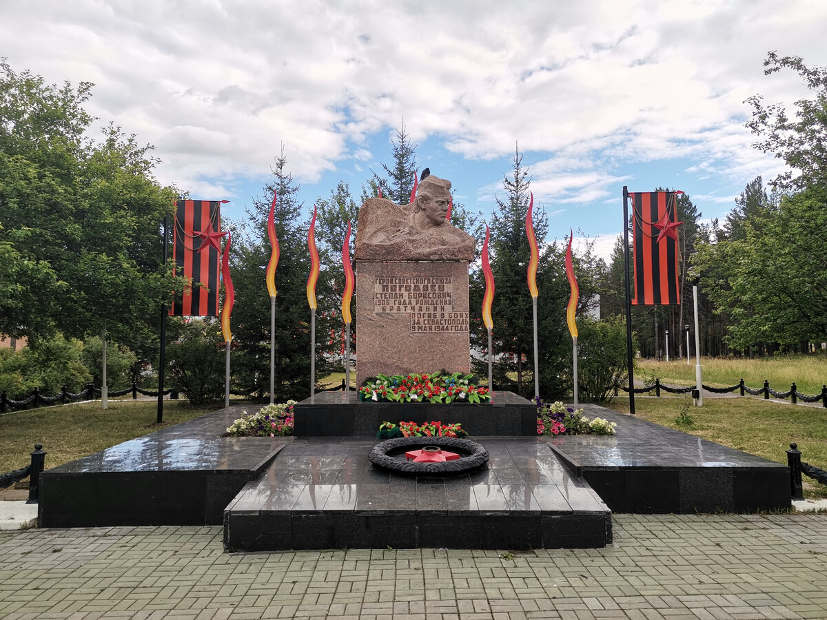 Памятник С.Б. Погодаеву в Братске