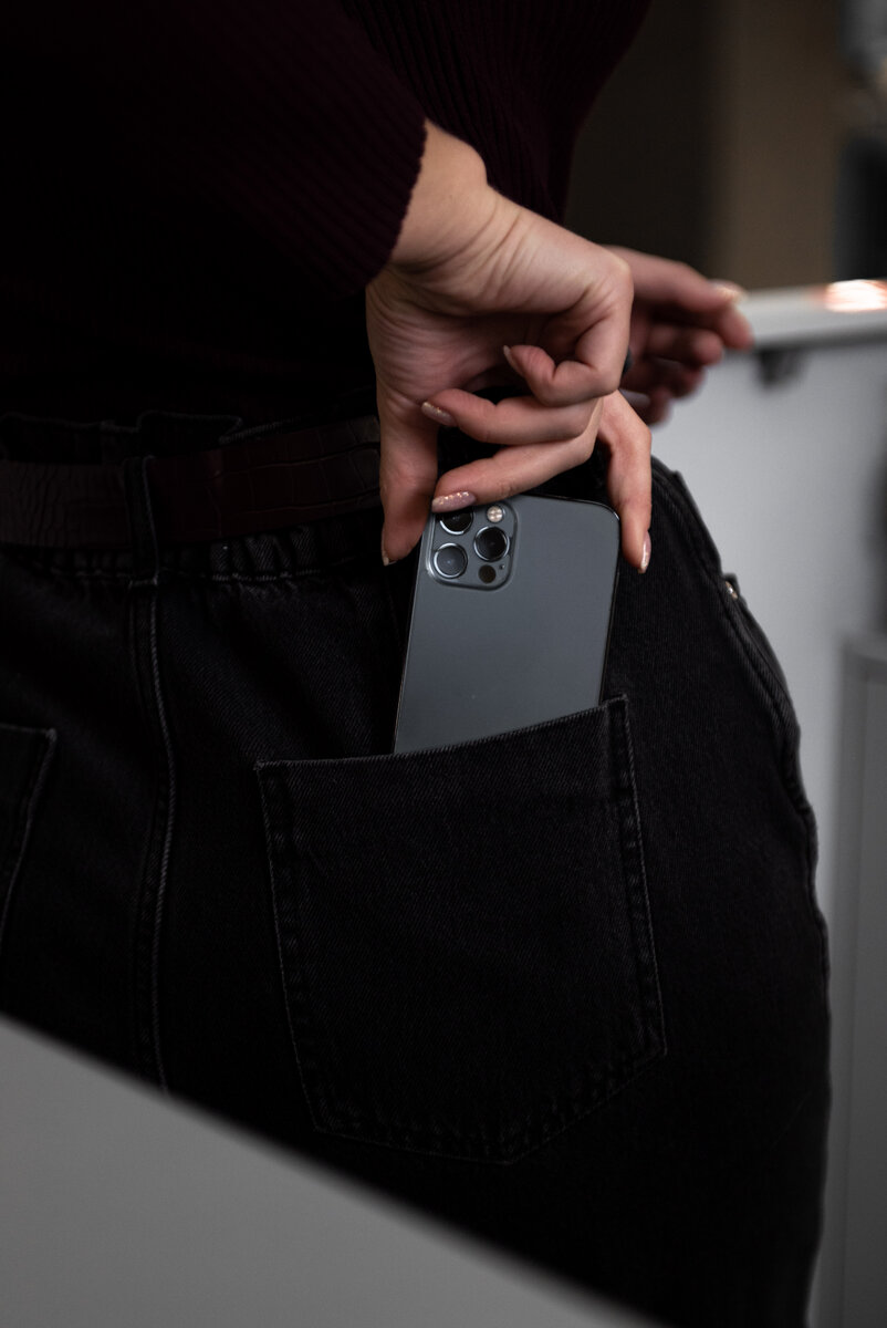 Айфон 12 в бронеплёнке