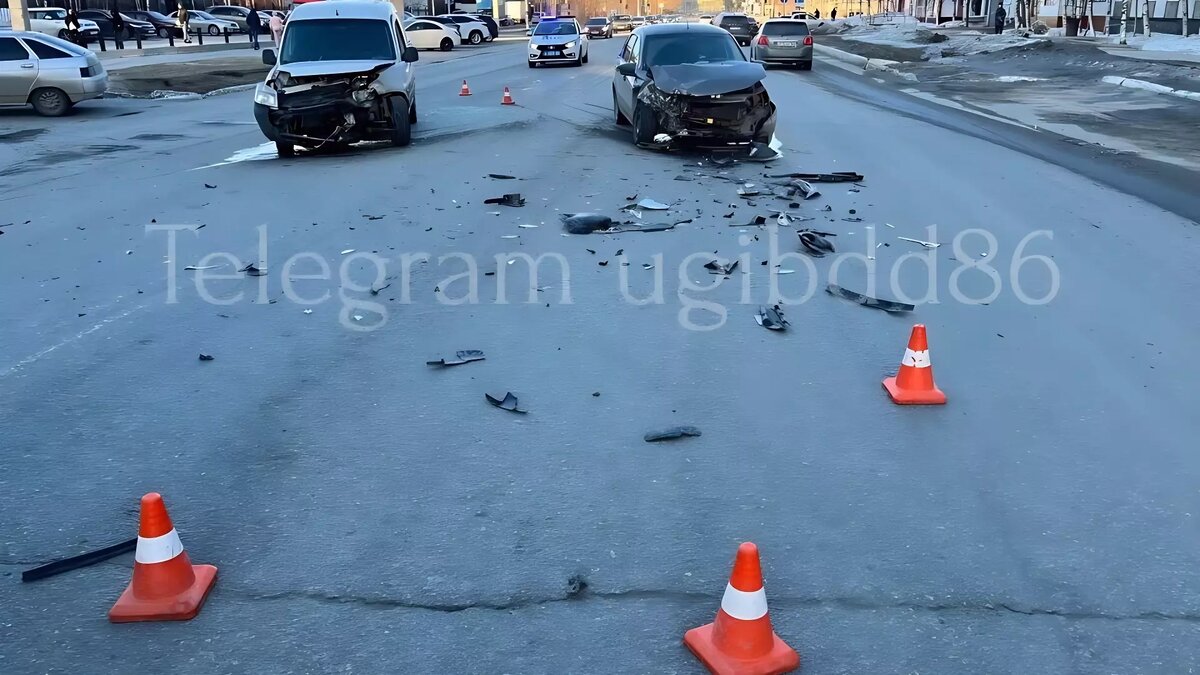 Два пассажира «Лады» пострадали из-за невнимательности водителя в ХМАО.  Фото | muksun.fm | Дзен