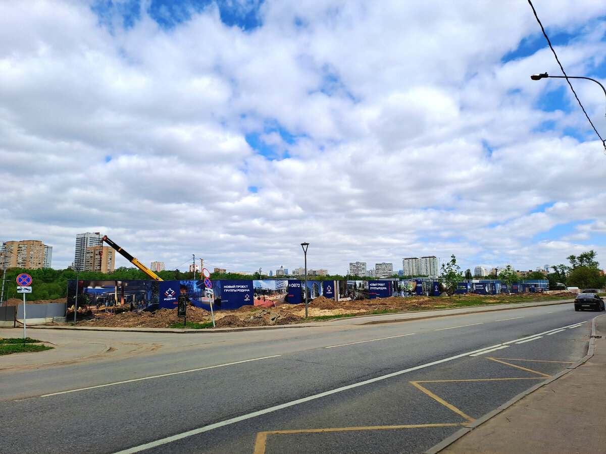 Вот и на Верейской новая стройплощадка появилась. Пока непонятно, что строят.