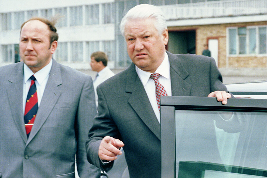 Александр Коржаков и Борис Ельцин в июне 1996 года. | Фото: архив ТАСС