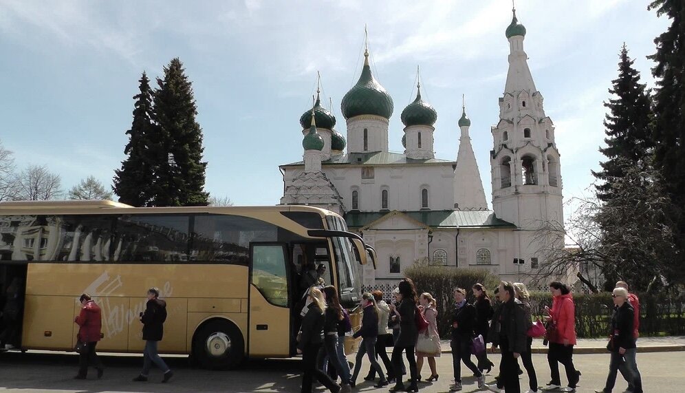 Автобусный тур по Золотому Кольцу. Галочку поставила, а что видела- не помню. Быстро, много, без огонька. Мне не подходит, мне надо смаковать каждый город в своём ритме. Фото из интернета 