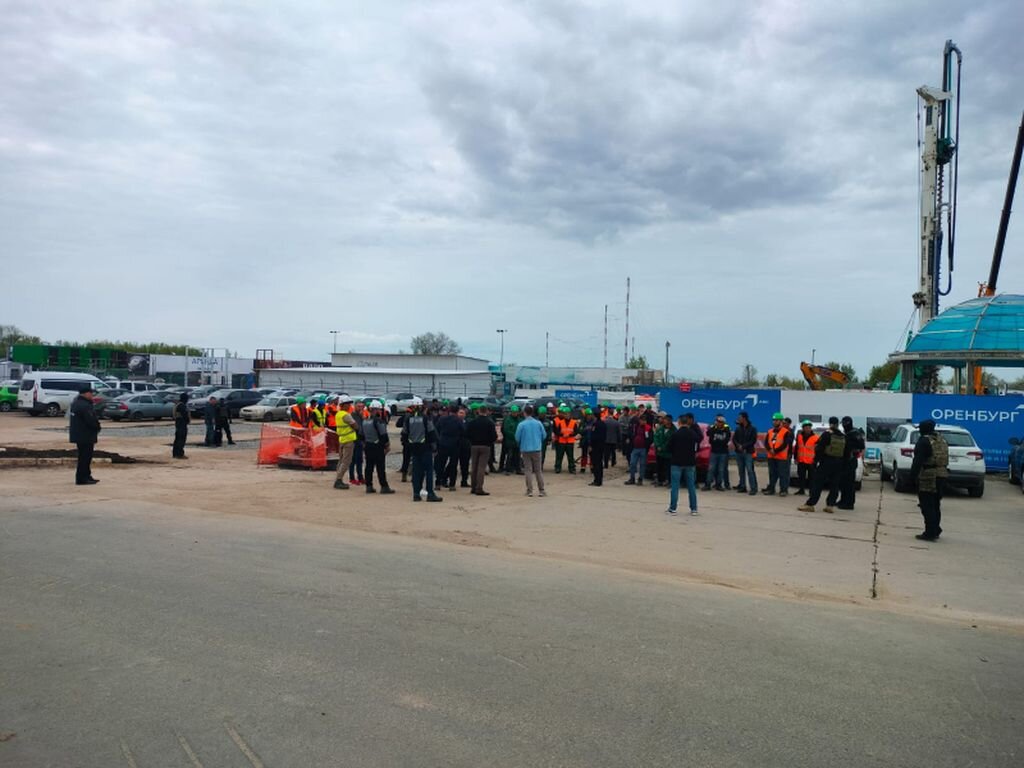 На стройке нового терминала в аэропорту Оренбурга нелегально работали  мигранты | Урал56.Ру | Оренбург, Орск - главные новости | Дзен