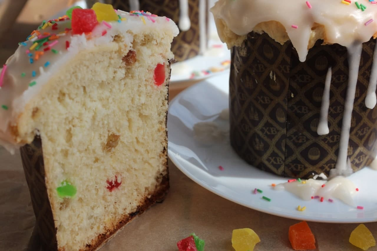 Пасхальный кулич с цукатами и изюмом