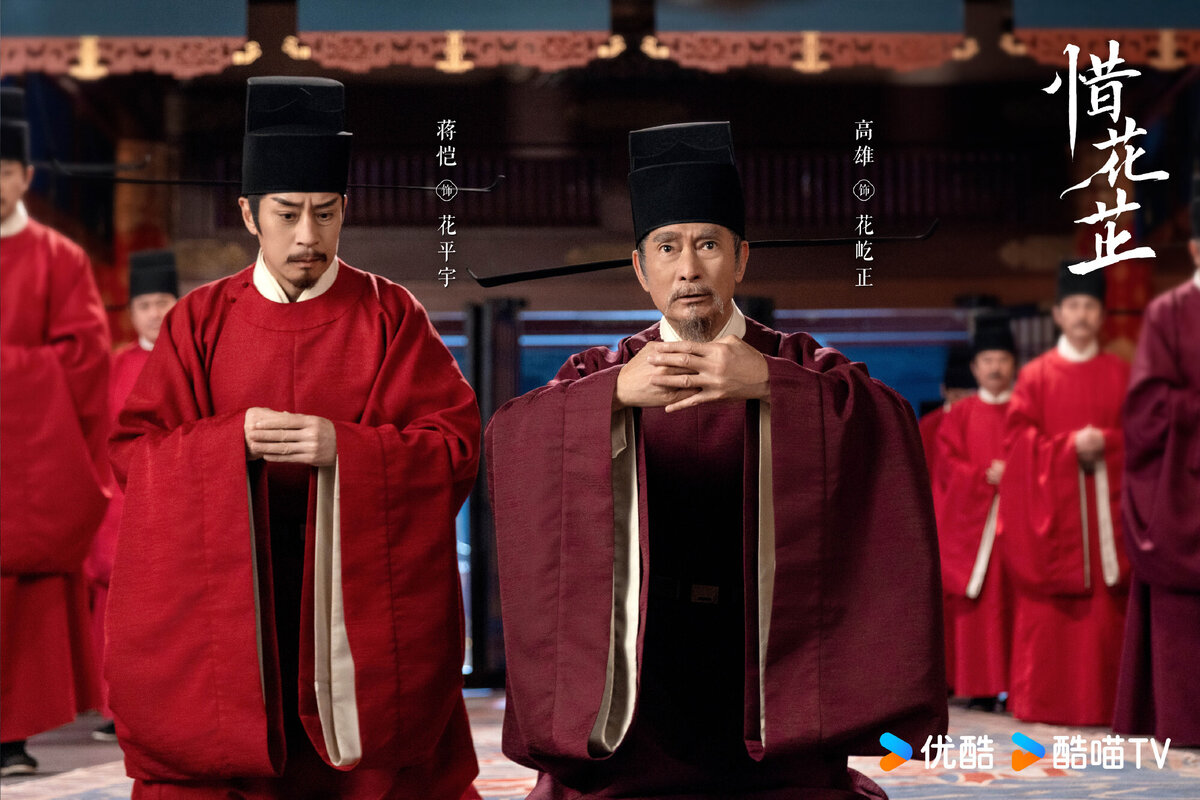 Глава семьи Хуа в исполнении актёра Эдди Ко