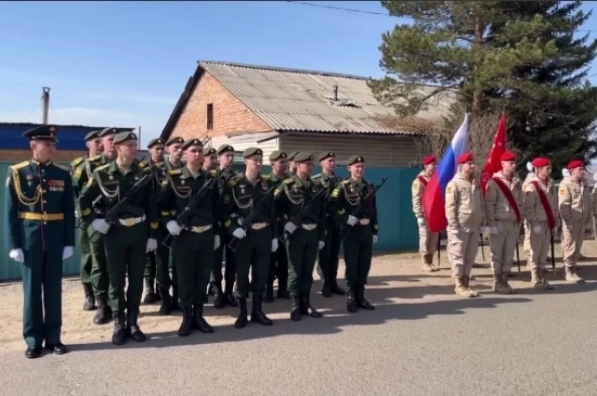 Юнармейцы провели «Парад у дома ветеранов» в Забайкалье | АиФ-Забайкалье |  Дзен