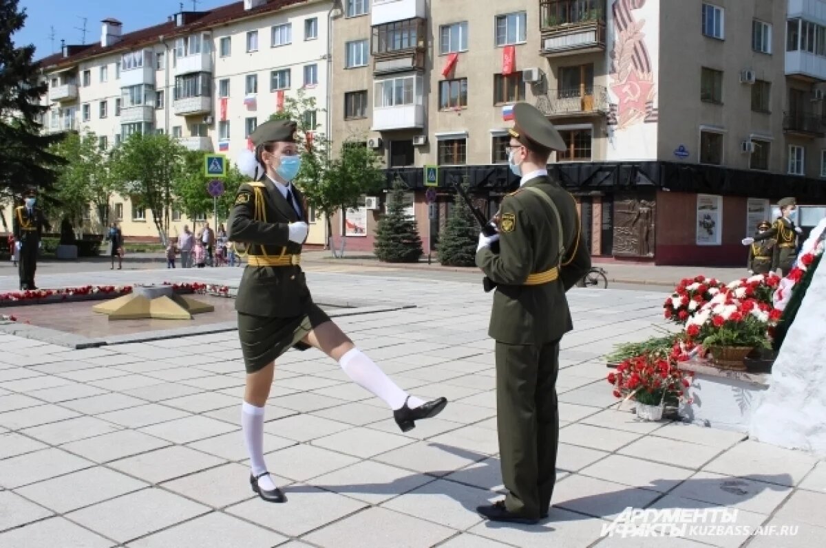    Парад техники и фейерверк.