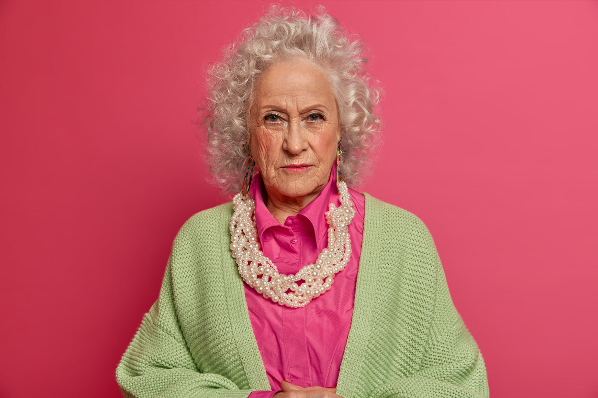 https://ru.freepik.com/free-photo/close-up-on-elegant-elderly-woman-wearing-stylish-clothes-isolated_12948623.htm#fromView=search&page=2&position=20&uuid=5f1e4a29-2976-422d-befe-7b4dc45de196
