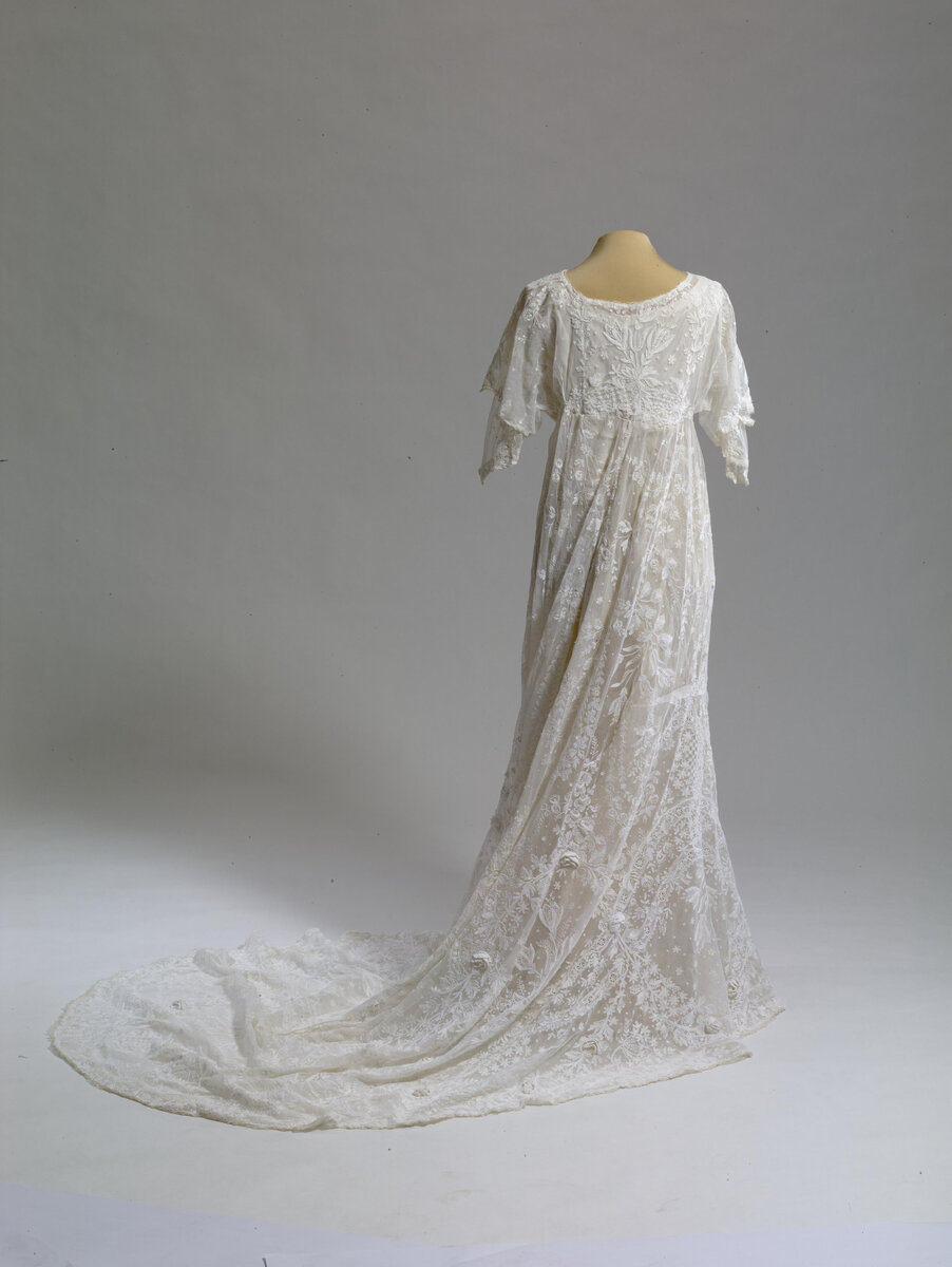 Платье свадебное А.М. Усовой, вид со спины, 1911 год, Государственный Эрмитаж
