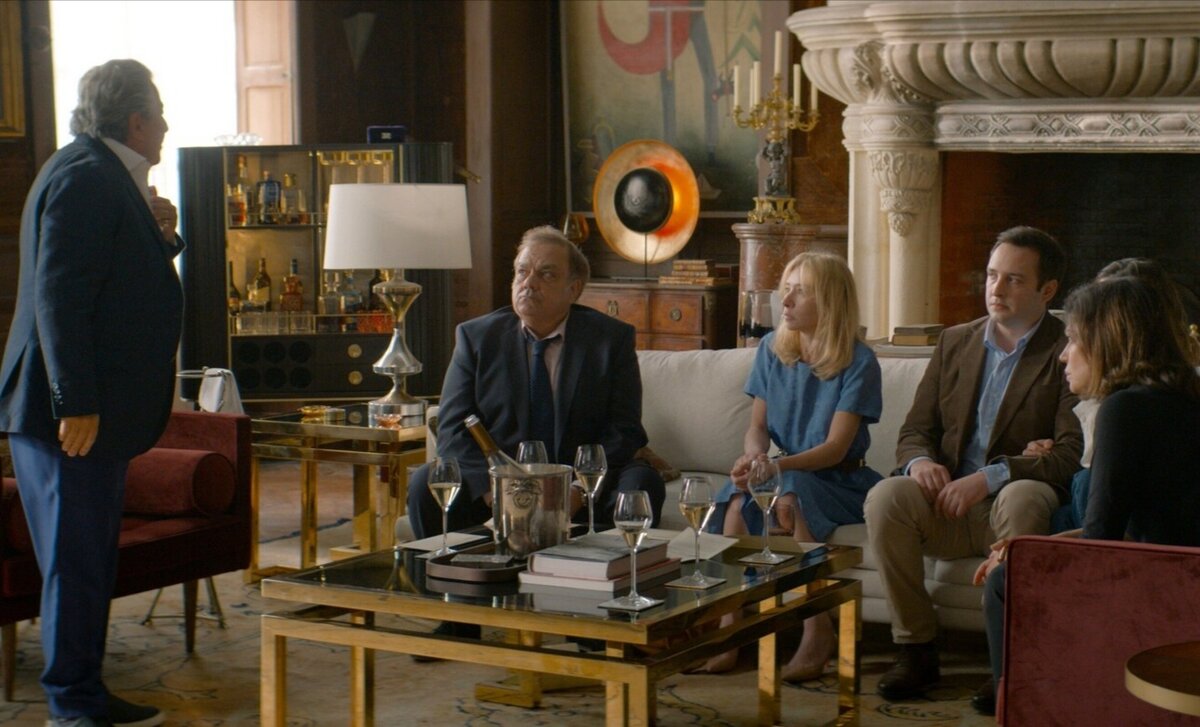 Кадр из фильма "Неожиданные связи".