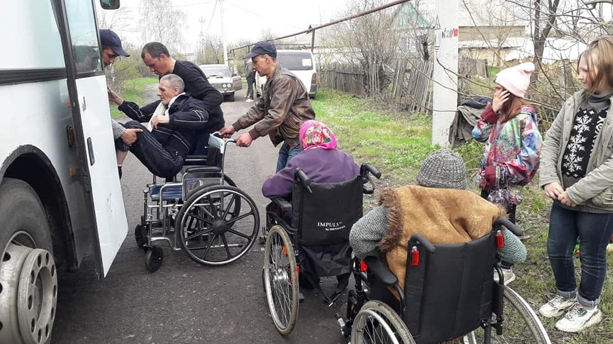 Я родился, крестился, женился — всё в Часовом Яре». Что происходит в  городе, рассказывает врач-волонтер | Куда идём? | Дзен