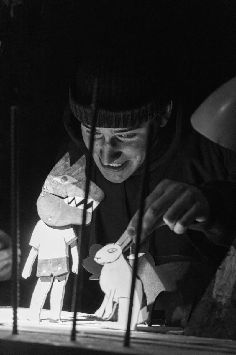 Блоха спектакль театр наций. Кустодиев. Театр блоха. Театр блоха. Кустодиев плакат к спектаклю блоха 1926.