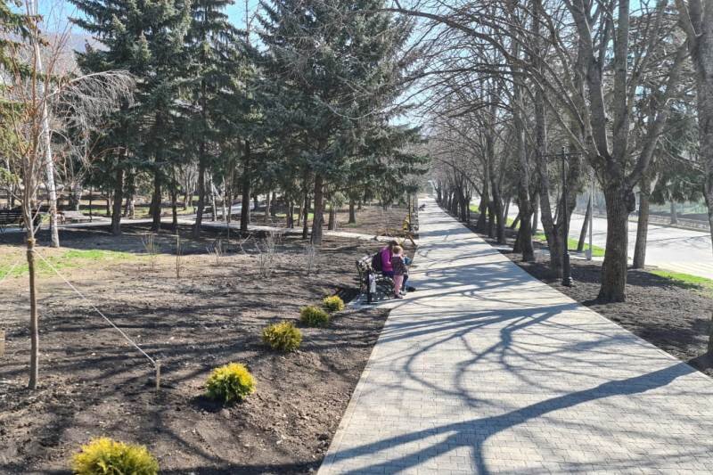 Лазаревский сквер.