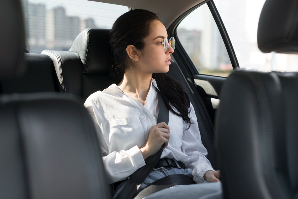 Знаете ли вы, что правила поведения в автомобиле существуют не только для автовладельцев, но и для тех, кто занимает пассажирское сиденье?