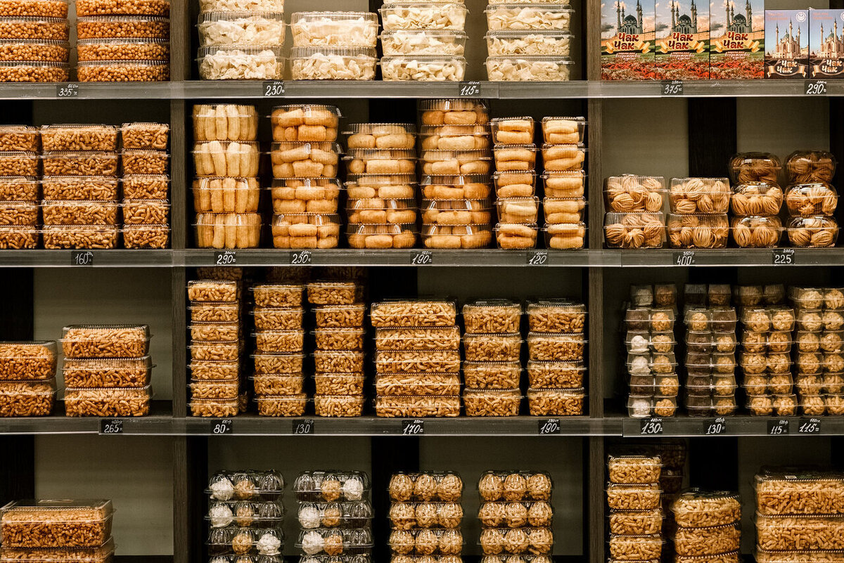 В сувенирных магазинах Казани можно найти чак-чак в подарочных упаковках. Фото: «Татпродукт» / Яндекс Карты