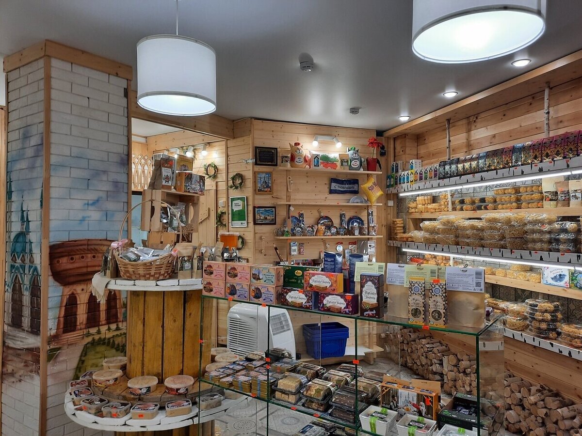 Путешествуя по Казани, наведайтесь хотя бы в пару ресторанов с национальной кухней. А с собой купите съедобные подарки. Их можно найти на рынке, в супермаркете и в сувенирных магазинах. Фото:  Анастасия П. / Яндекс Карты