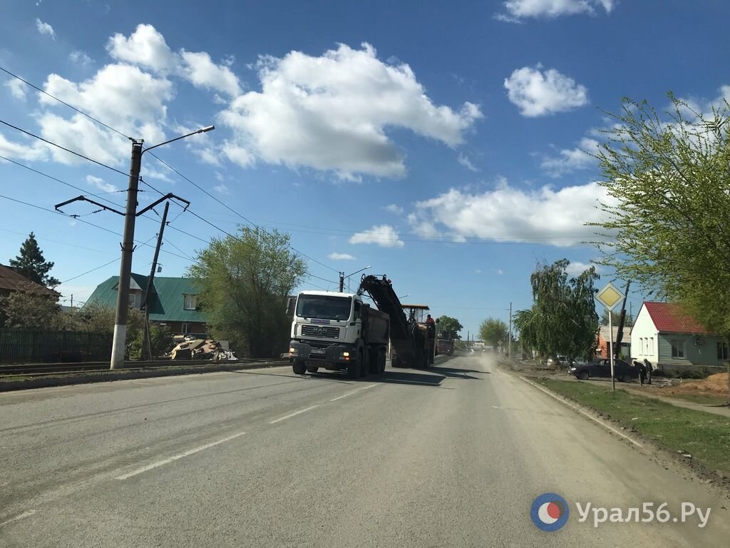 В Старом городе Орска начали менять асфальт на двух улицах,  отремонтированных несколько лет назад | Урал56.Ру | Оренбург, Орск -  главные новости | Дзен