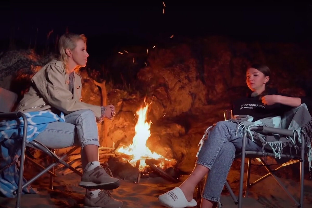 По секрету всему свету. Я спою вам песню эту.  Фото:https://amur.info/2024/01/25/kseniyu-sobchak-obvinili-v-problemah-eleny-blinovskoj/