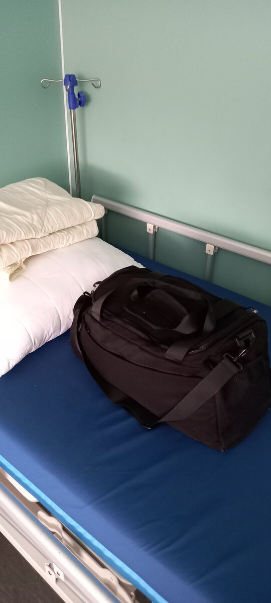 Сумка собрана, белье сдано...  С девочками пообнимались и немножко всплакнули, пожелали друг другу удачи и здоровья.