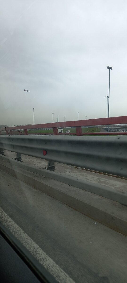 Самолет идет на посадку в Пулково