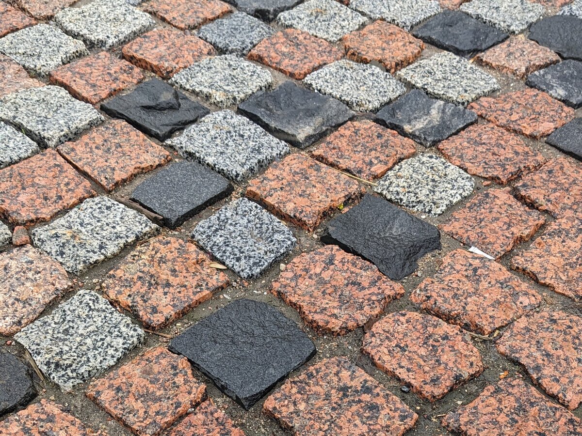 Фото Sever_Sad Пример укладки мозаики брусчатки Габбро, Возрождение и Винга