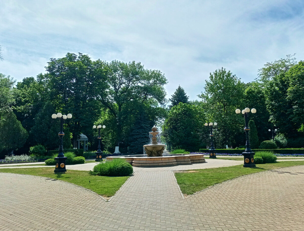 Фонтан в городском парке