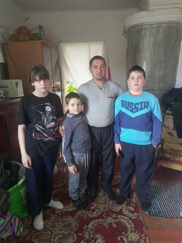 Полгода назад в семье Громовых из села Таватуй произошло страшное: 26 ноября в ДТП на ЕКАДе погибла мать семейства 42-летняя Анна.-2