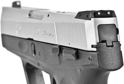 Taurus Slim. Вид на прицельные приспособления и элементы управления