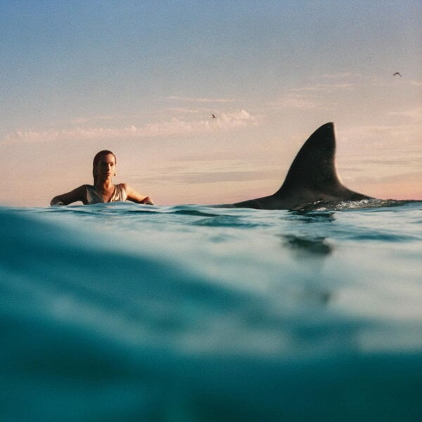    Дуа Липа выпустила психоделический поп-альбом об одиночестве
