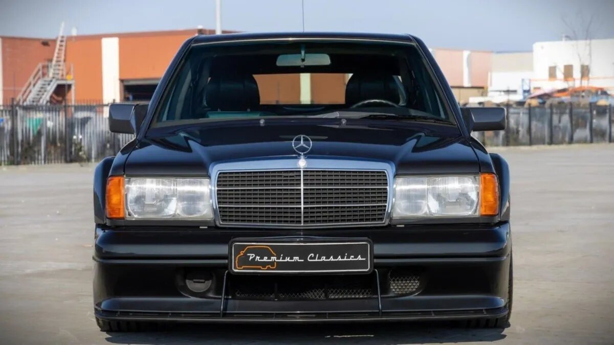 Культовый Mercedes-Benz 190E Evo II продают в России за 49,8 миллиона  рублей | Журнал Авто.ру | Дзен