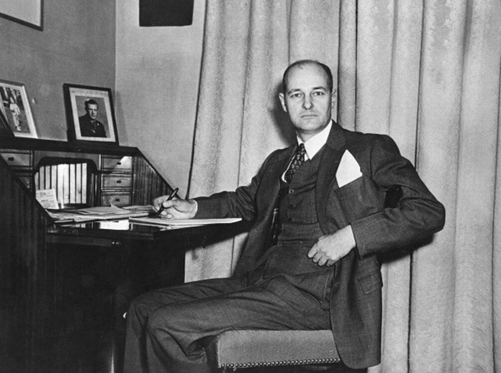 Джордж Фрост Кеннан, 8-й посол США в СССР. Интересно, что он является внучатым племянником Джорджа Кеннана, автора записок о Сибири и сибирских ссыльных, известного своей поддержкой революционеров в России 