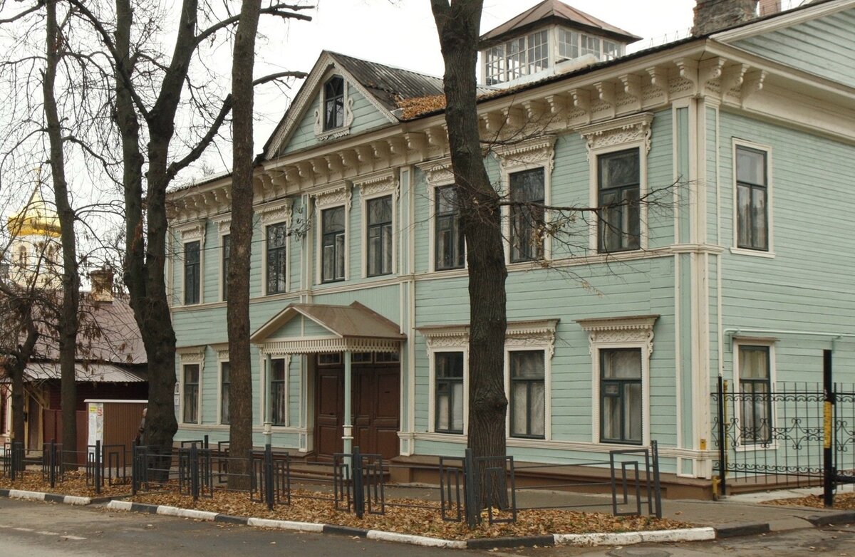 Фасад ул. Короленко, 18 светло-бирюзового цвета