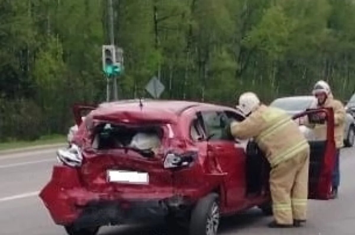    В Обнинске несколько человек пострадало в столкновении легковушки и фуры