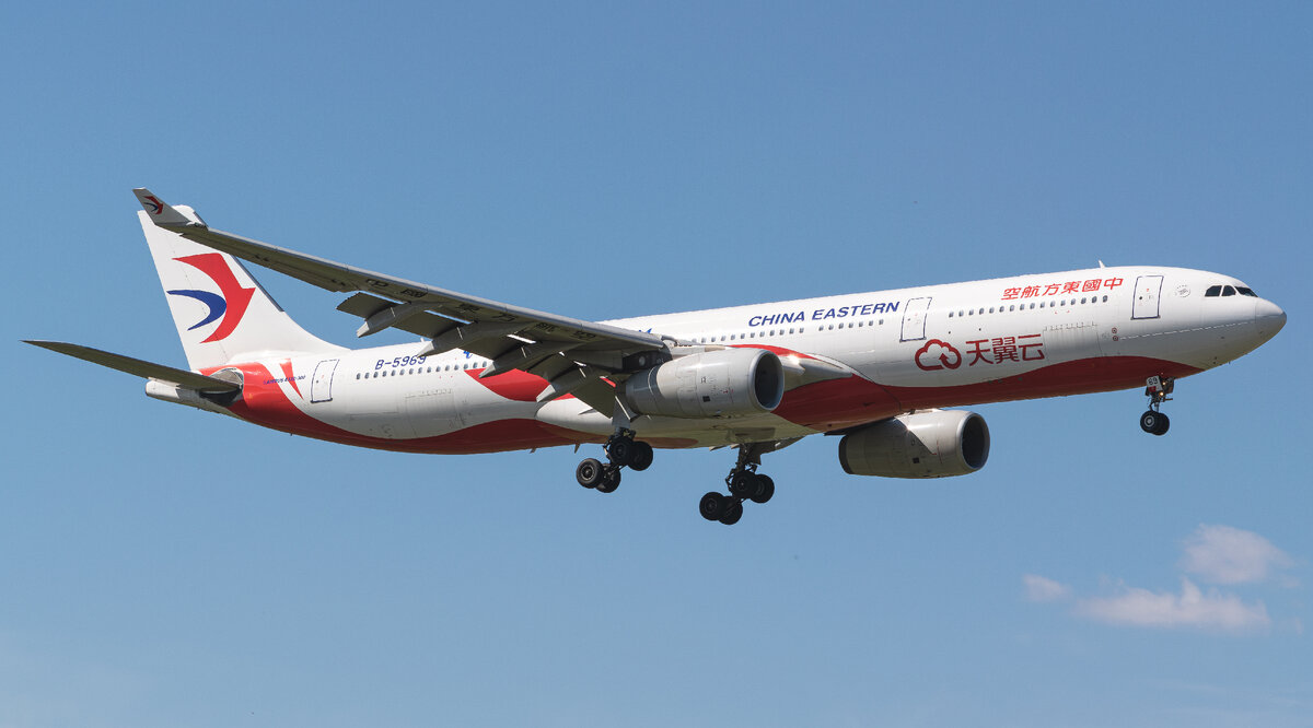 Airbus A330-300 China Eastern Airlines. Photo by: Aleksandr.S