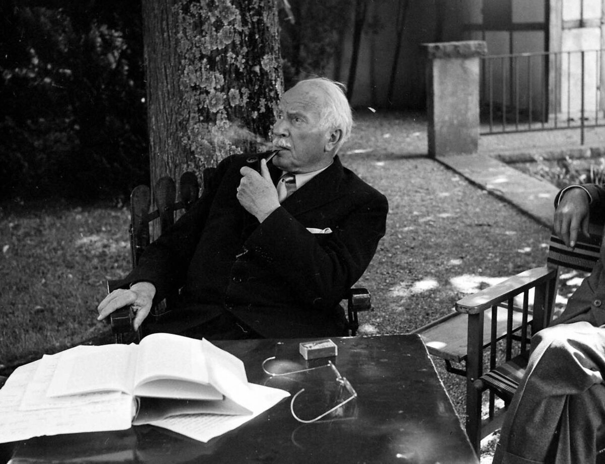 психиатр, философ и просто один из самых лучших людей на свете Карл Густав Юнг говорил и писал в своих работах: если тебя что-то раздражает - ты не понял, что за этим стоит!