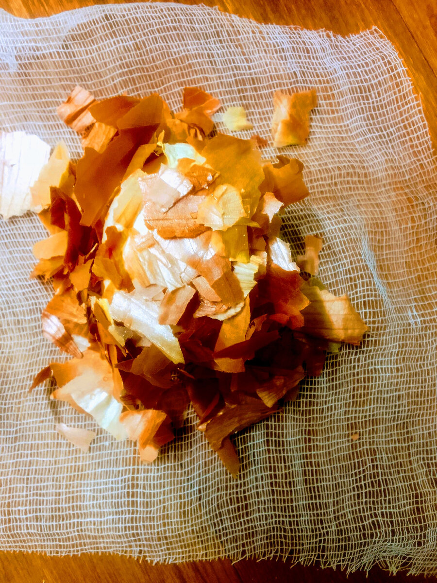 Вот так и сверху насыпать немного скорлупы